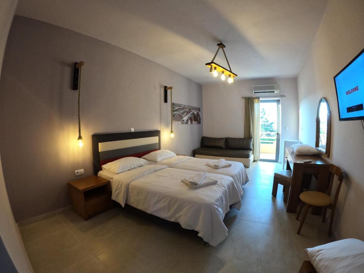 Dioni Hotel Adelianos Kampos Luaran gambar