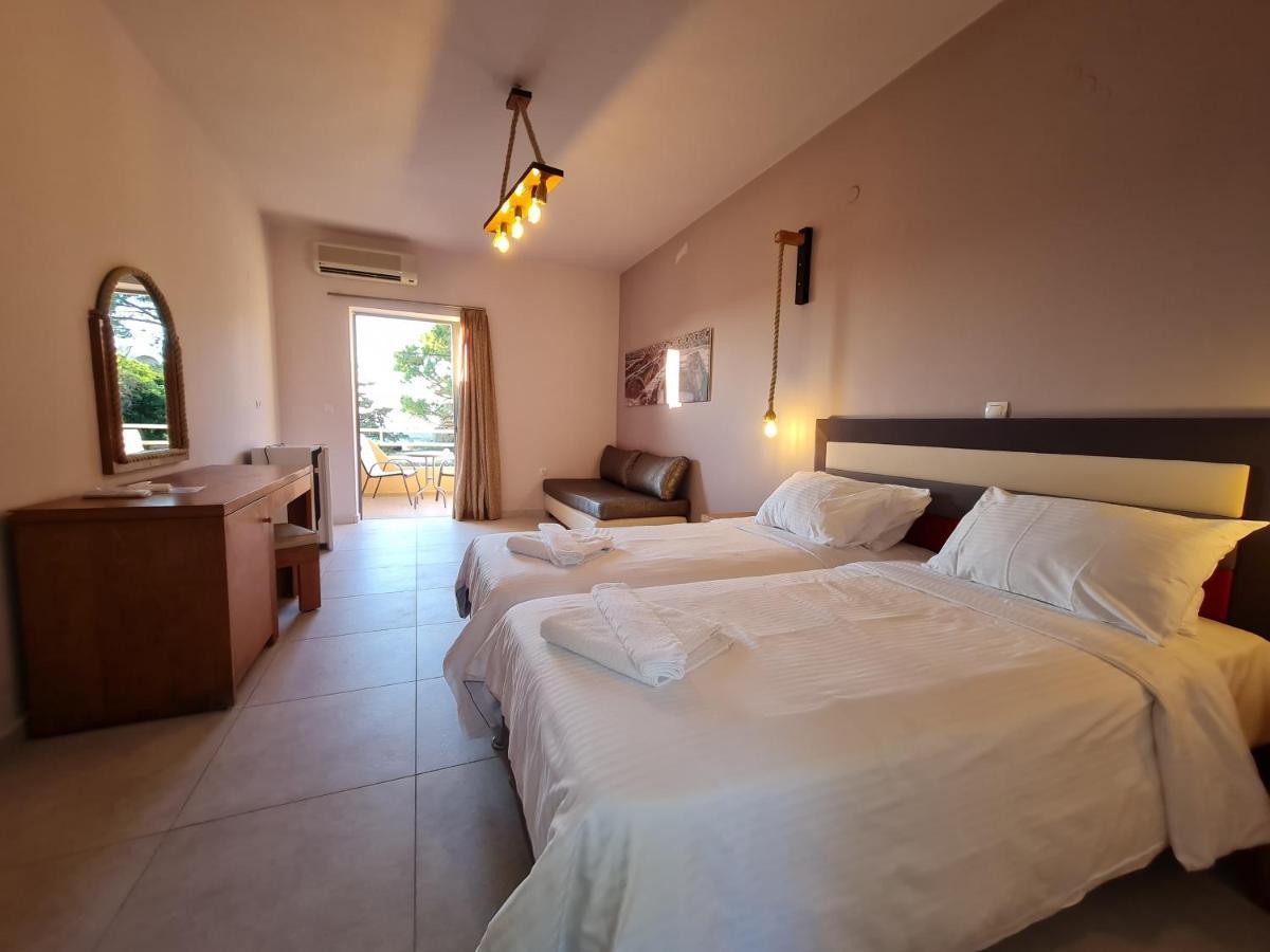 Dioni Hotel Adelianos Kampos Luaran gambar
