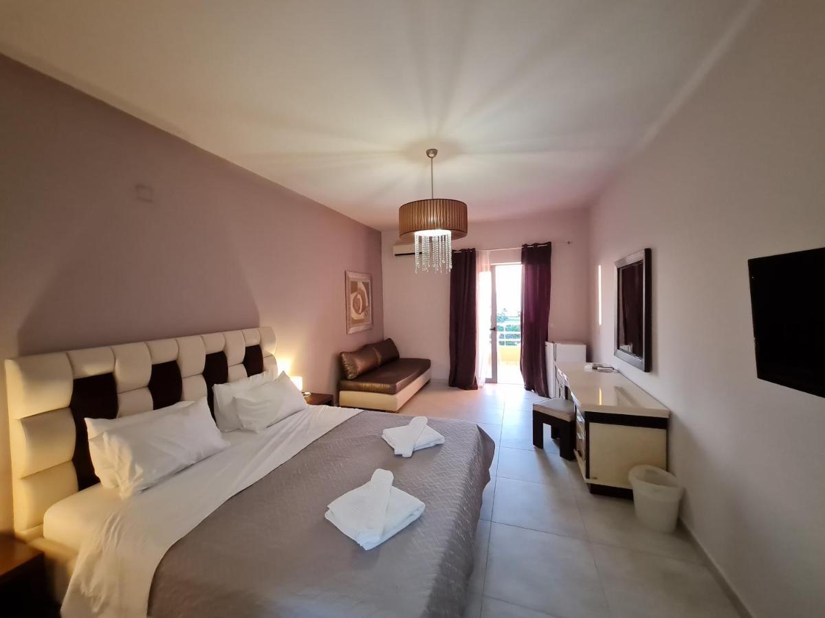 Dioni Hotel Adelianos Kampos Luaran gambar