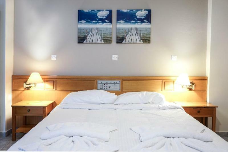 Dioni Hotel Adelianos Kampos Luaran gambar