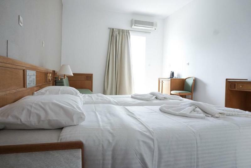 Dioni Hotel Adelianos Kampos Luaran gambar