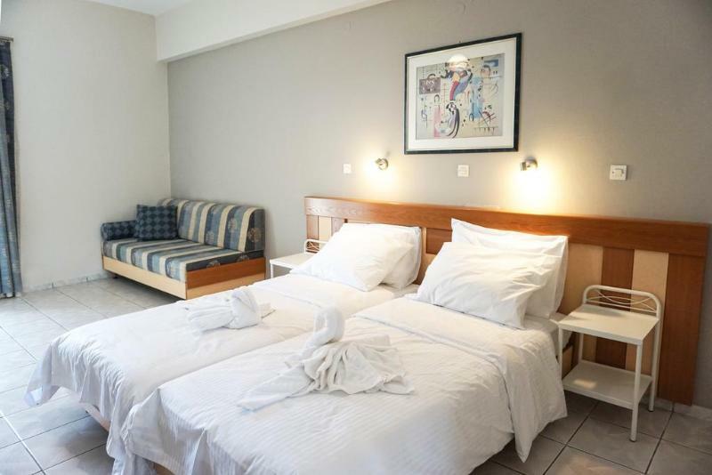 Dioni Hotel Adelianos Kampos Luaran gambar