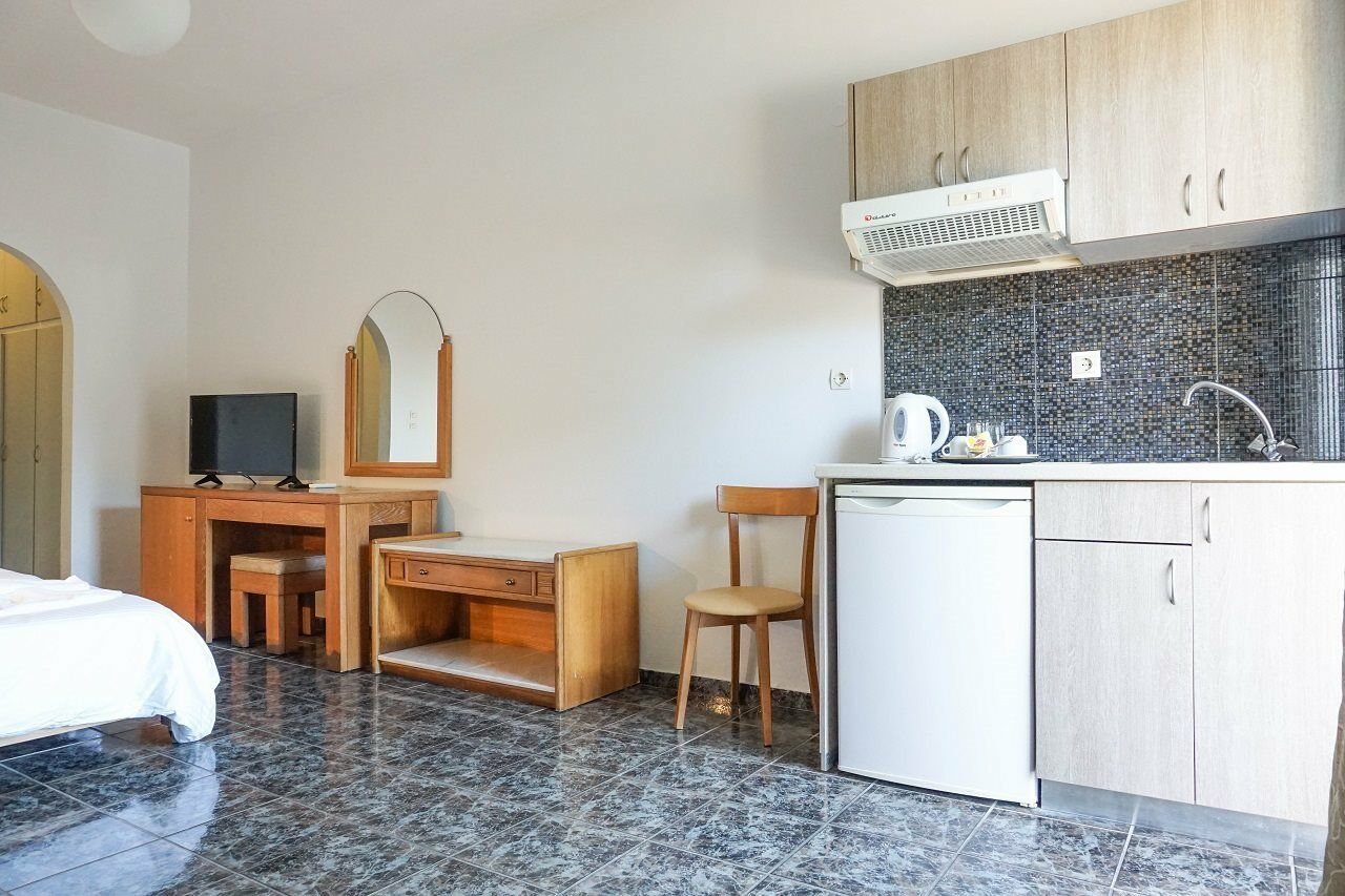 Dioni Hotel Adelianos Kampos Luaran gambar